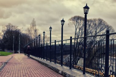 ışıkları ile dövme köprü çit