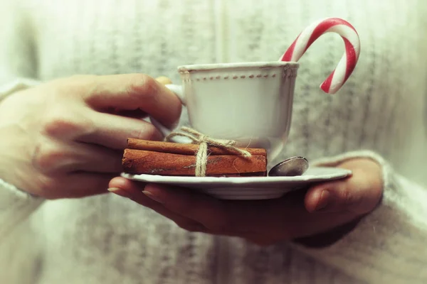 Winter time coffe cup in hand — Stock Photo, Image