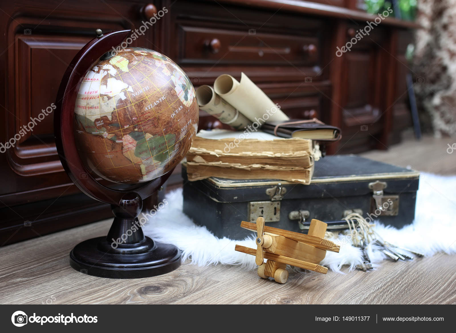 Composition On A Wooden Floor Vintage Globe With Old Leather Sui Composition On A Wooden Floor Vintage Globe With Old Leather Sui Stock Photo