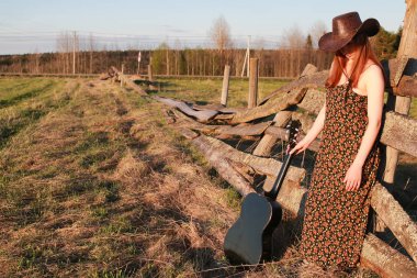 kovboy kız şapkası doğa