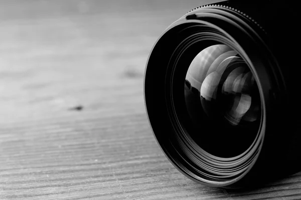 Reflexo da lente foto em preto e branco — Fotografia de Stock
