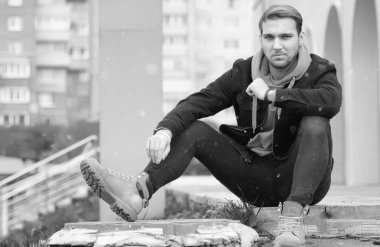 yakışıklı sakallı adam sonbahar Park