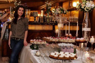 tatlılar ve karşı tatlı aperatifler çeşitli festival tablo