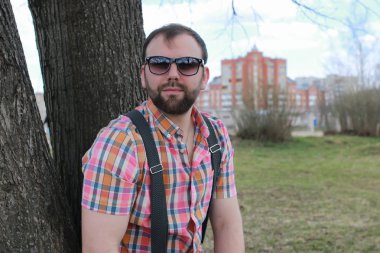 Sakal adamla parktaki müzik dinle