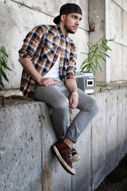 sakallı adam hip hop dans köprü