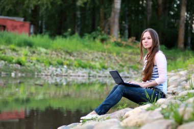 Kız rock Nehri üzerinde
