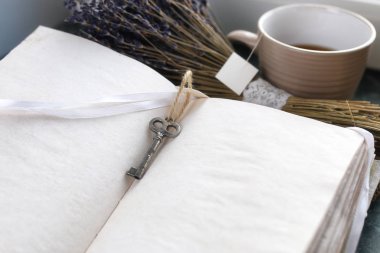 Vintage defter üzerinde yeşil mermer pencere boş pa ile açıldı