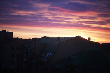 Parlak pembe renkli Kuzey sabah şafak