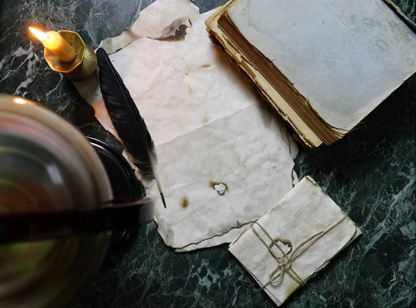 Retro kağıtları ve tablo Dedektif araçlar arka plan ile ilgili kitap