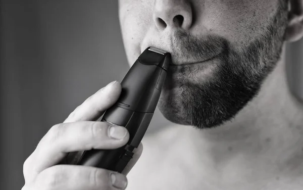 Monochrome textured portrait bearded man shaving — Stock Photo, Image