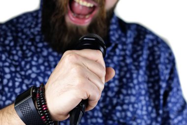 sahne el mikrofon tutun