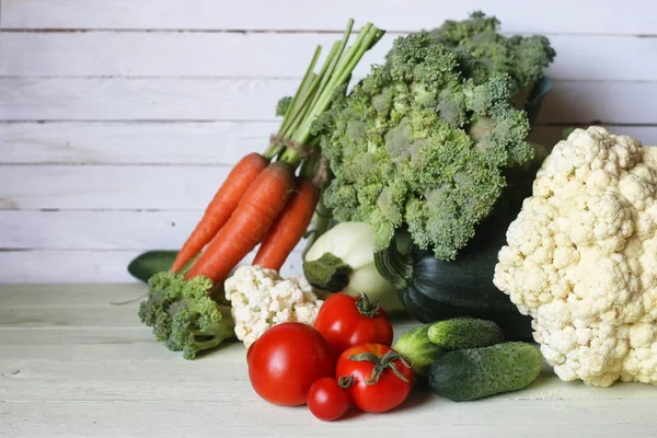 Taze sebze rustik ahşap arka plan