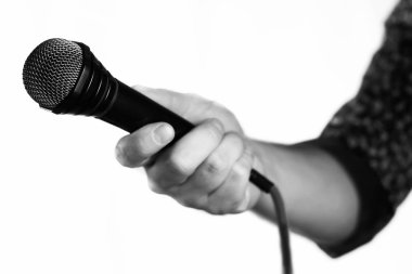 İzole mikrofon adam el