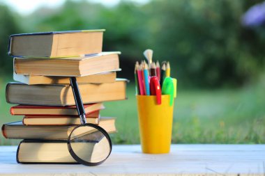 educaion kitap yığın sayfa açık