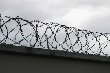 Tel çit kullanarak güvenlik sistemi