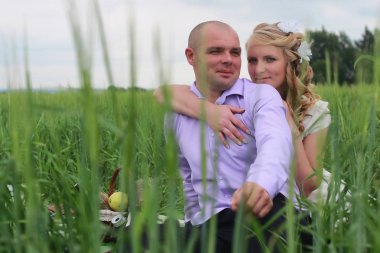 Çift aşık alanında yaz günde yürüyüş