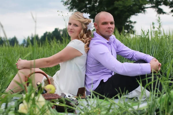 Çift aşık alanında yaz günde yürüyüş