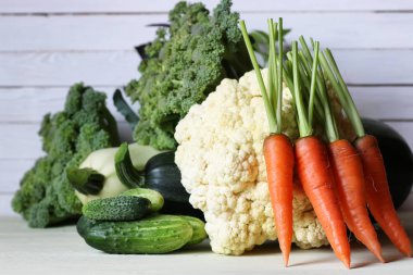 Taze sebze rustik ahşap arka plan