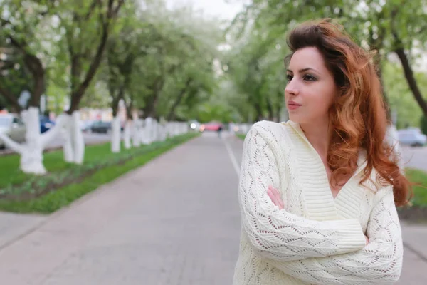 kız portresi bahar ağacı