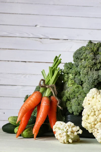 Taze sebze rustik ahşap arka plan