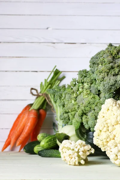 Taze sebze rustik ahşap arka plan