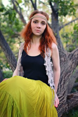 Elma sokaktan kız bahar yürür