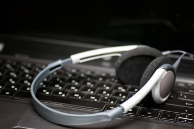 kulaklık klavye siyah