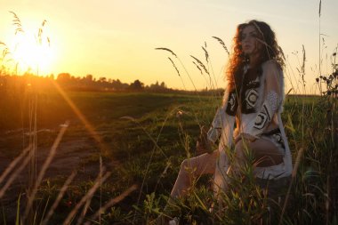 Kız giysi amazon doğa günbatımı