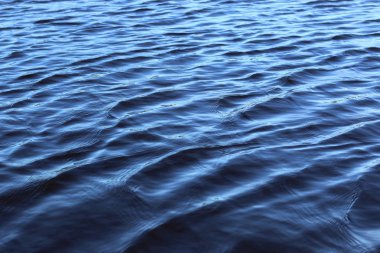 doku göl dalgaların