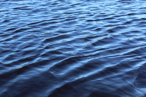 doku göl dalgaların