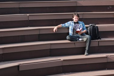 Öğrenci açık öğrenmek yalnız