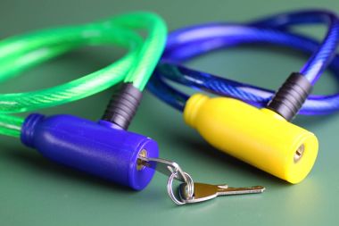 bisiklet kilidi ile anahtar