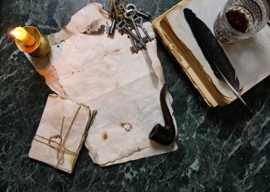 Retro kağıtları ve tablo Dedektif araçlar arka plan ile ilgili kitap