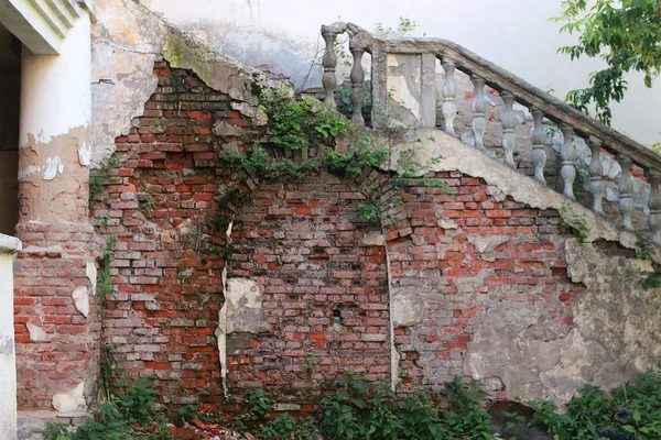 eski kırmızı tuğla duvar