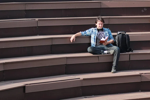 Öğrenci açık öğrenmek yalnız