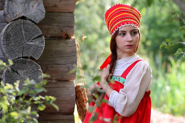 Chica tradicional vestido registro —  Fotos de Stock