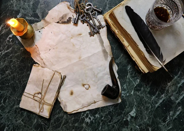 Retro kağıtları ve tablo Dedektif araçlar arka plan ile ilgili kitap