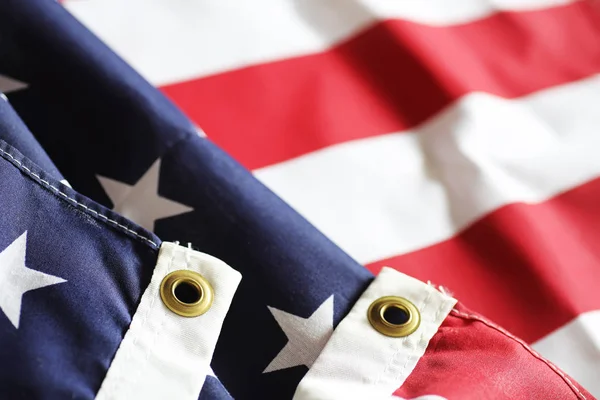 Bandera americana en una mesa de textura de madera —  Fotos de Stock