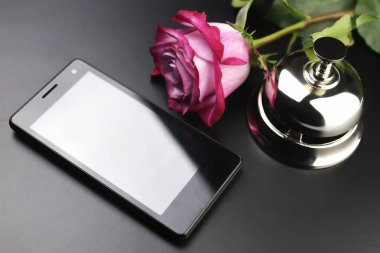 Bell ve Otelin resepsiyonunda anahtar