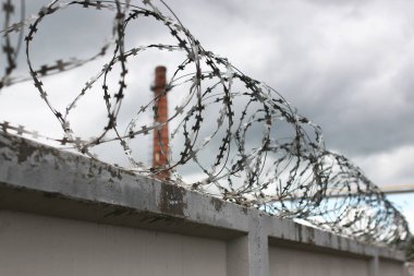 Tel çit kullanarak güvenlik sistemi