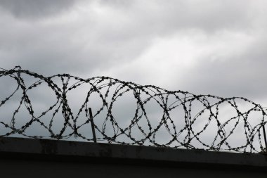 Tel çit kullanarak güvenlik sistemi