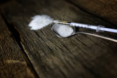 Kokain uyuşturucu şırınga kaşık