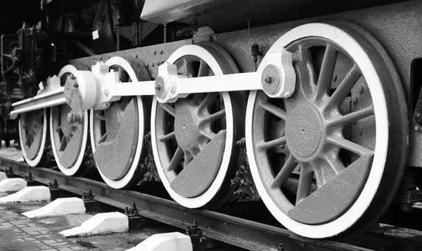 Black and white photo of details of the metal parts of vintage r — Stock Photo, Image