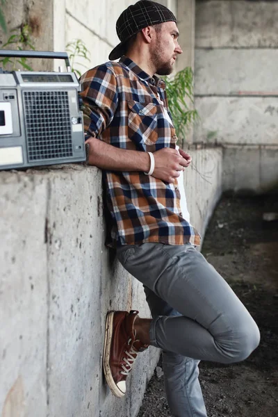 hip hop tarzı adam sakal