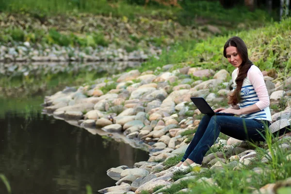 Kız rock Nehri üzerinde
