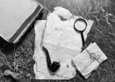 Kağıtları ve dedektiflik tablo araçları ile ilgili kitap