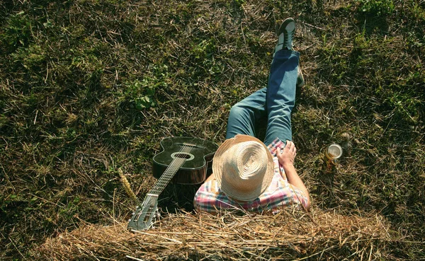 adam gitar ve bira niteliğine