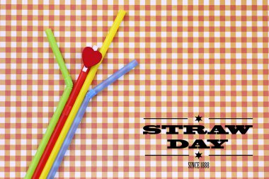 kokteyl tüpler üzerinde parlak renkli bir arka planla ile saman gün yalan.