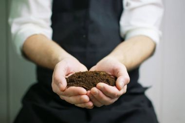 Avuçlarda filizlenen bahçıvan eli.