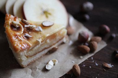 Tarçın ve meyve lezzetli pasta